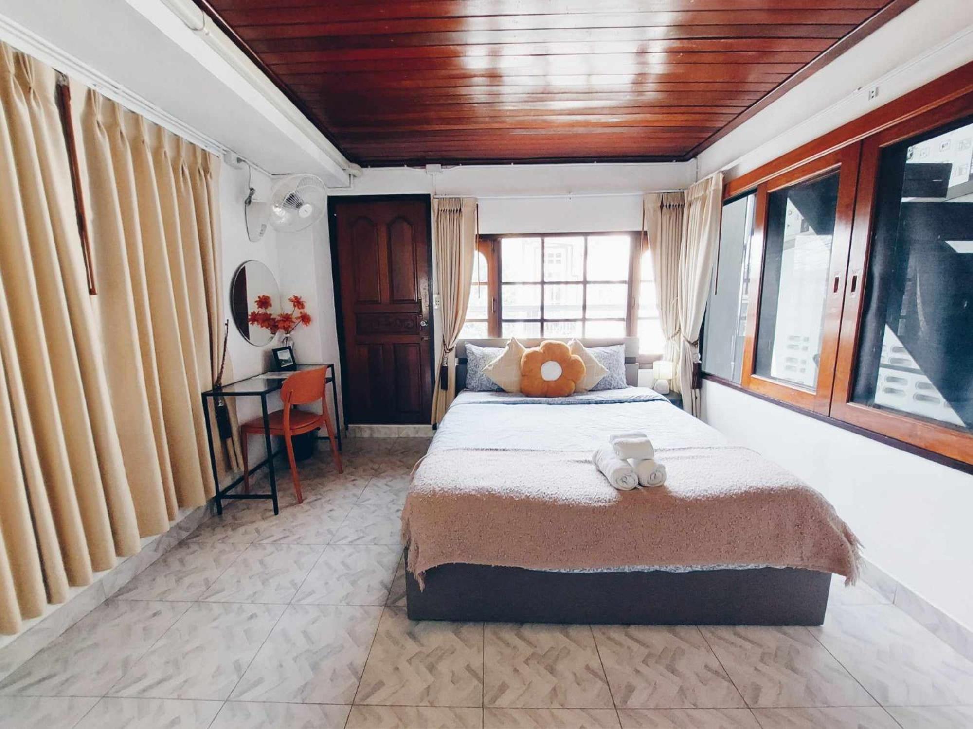 Hello Sunshine Hostel Phra Nakhon Si Ayutthaya Ngoại thất bức ảnh